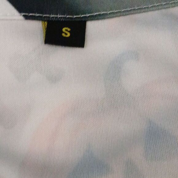 Halloween medical scrub top with 2 large front pockets ghosts pumpkins Sz S NWOT - Picture 8 of 8